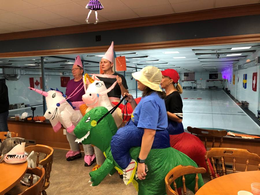 dagen_costumes.jpg dagen_costumes.jpg